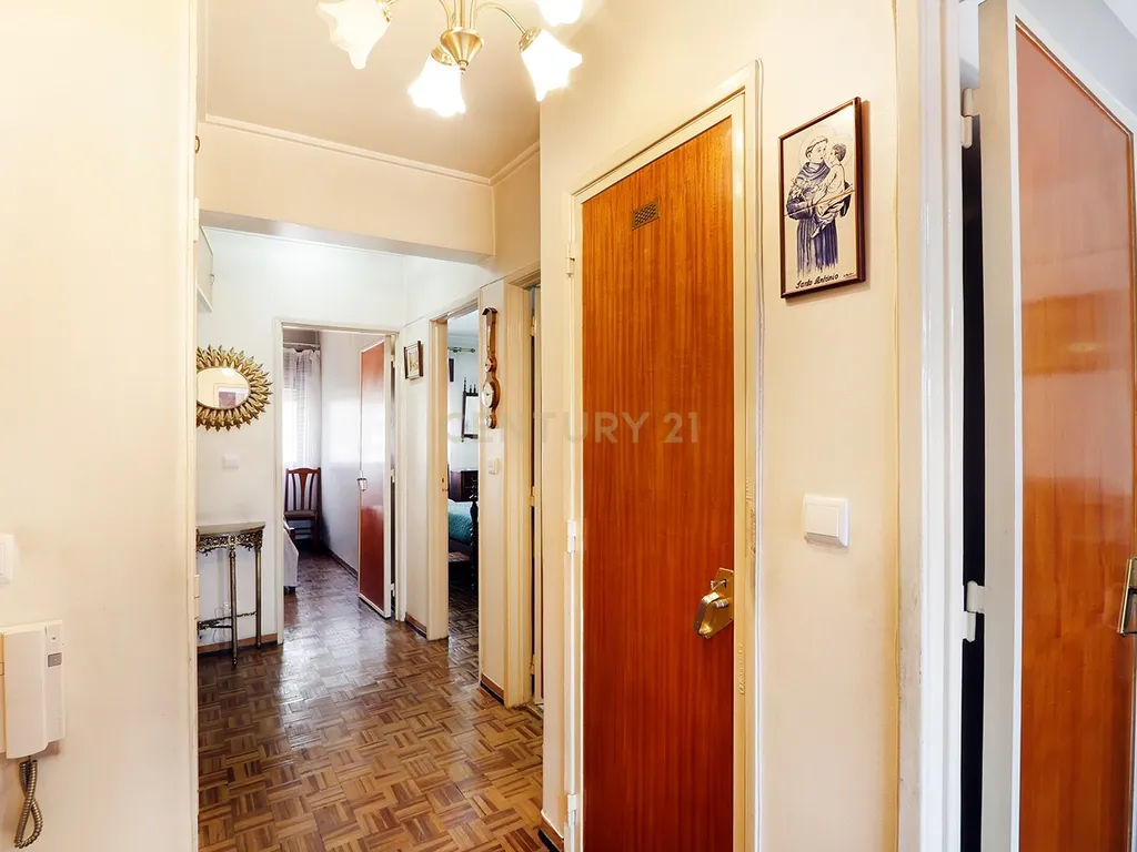 Apartamento T3 em Odivelas com elevador, a 100 mts do Metro. - Image 11