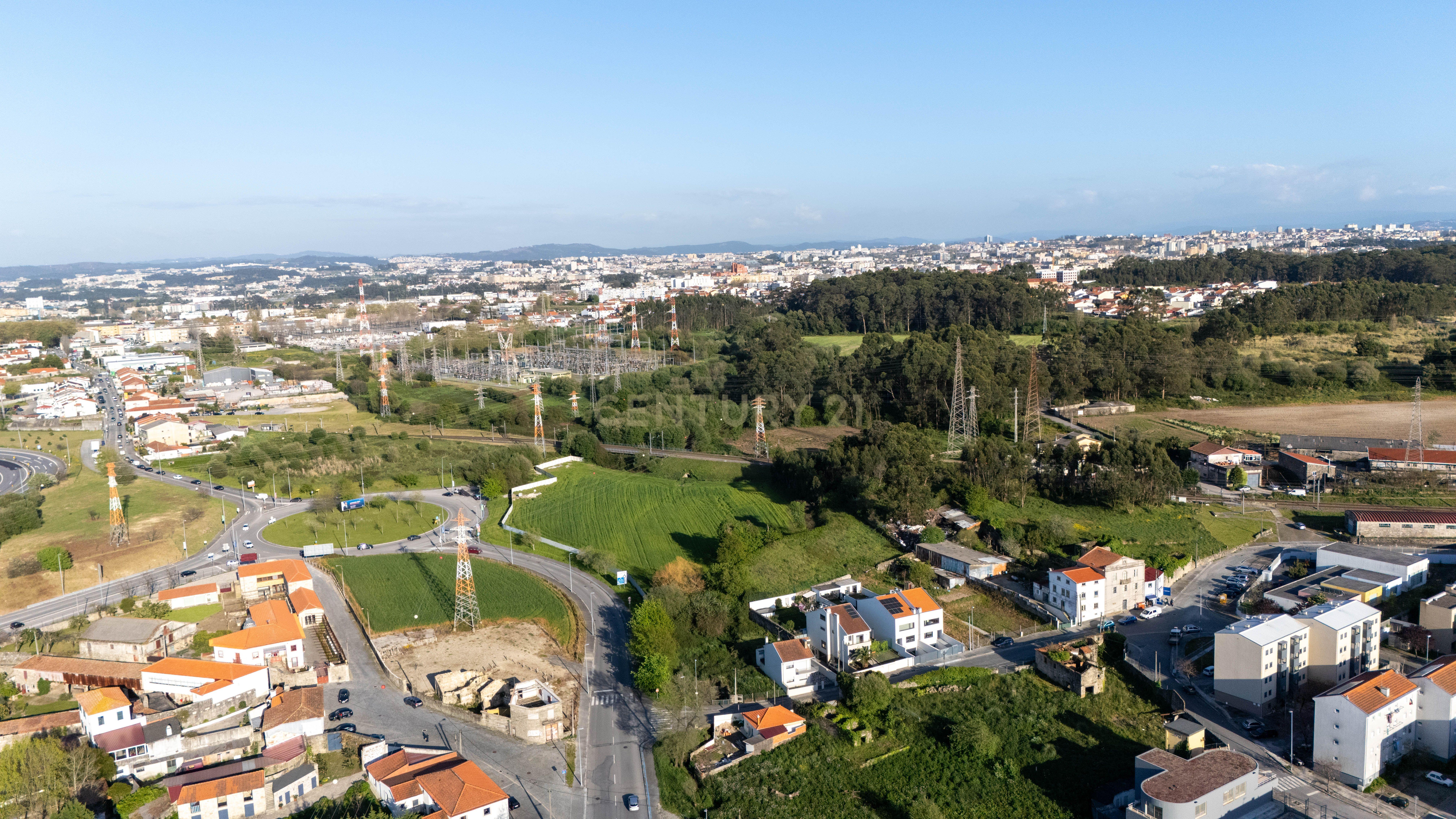 Terreno com Projeto de Loteamento Aprovado para Construção de Moradia - Image 9