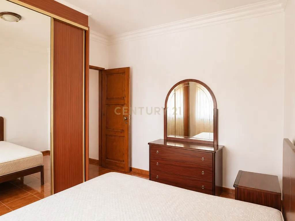 T2 com 2 Anexos arrendados | Bairro do Alcaide - Cascais - Image 11