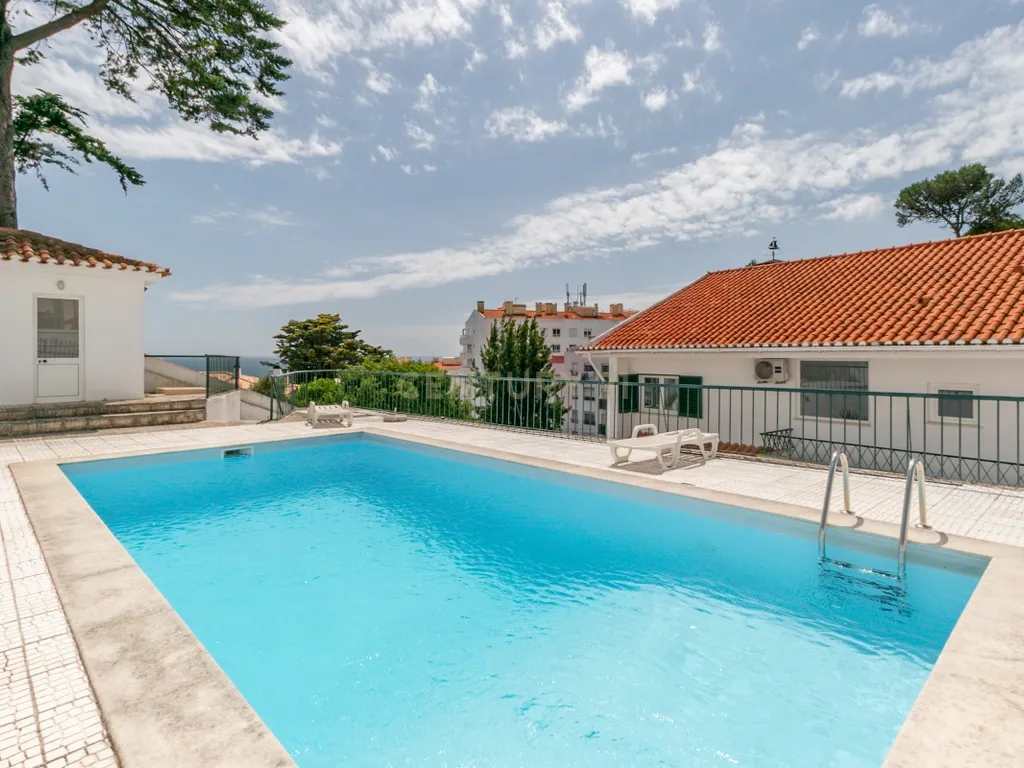 Moradia tradicional com 6 quartos, vista mar e piscina – Jardins da Parede - Image 1