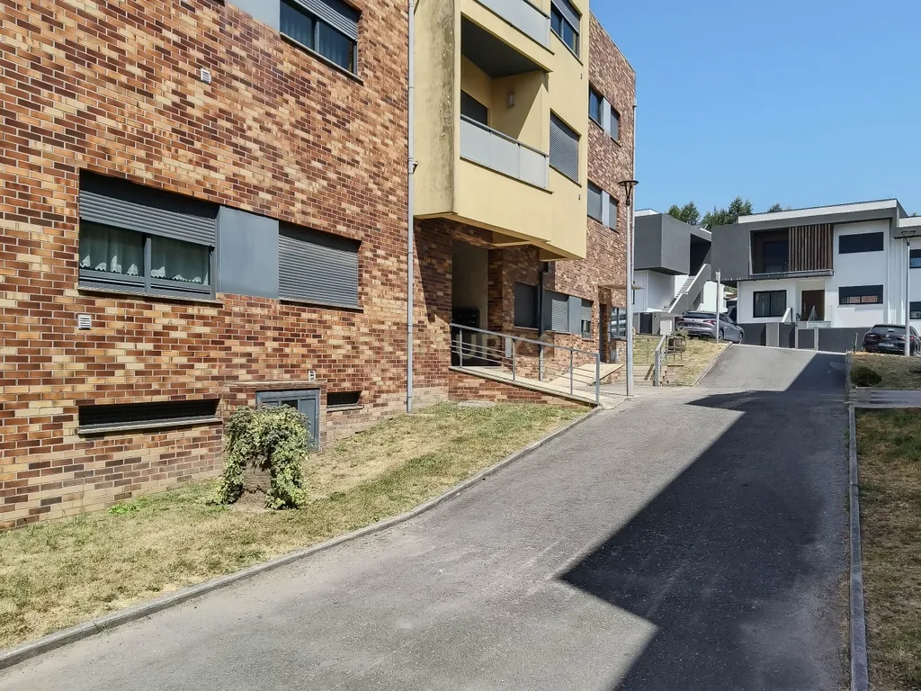 Apartamento T2 com Garagem e Arrumos — Coronado, São Mamede - Image 33