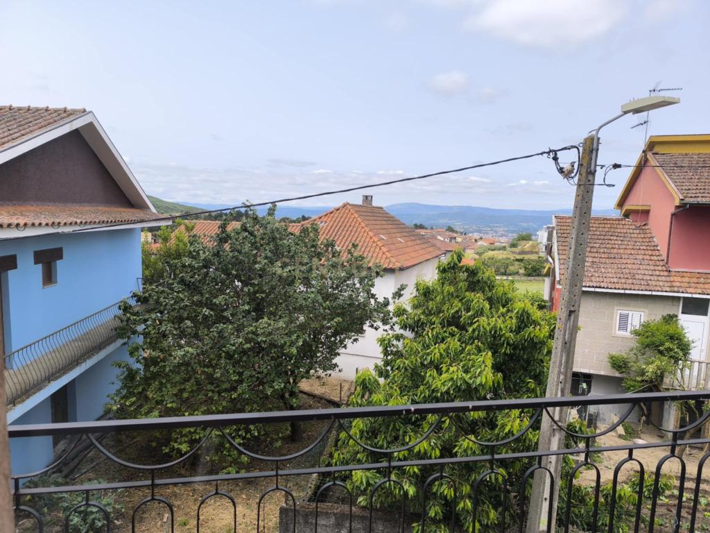 Casas prontas a habitar com terreno, arvores de fruto, forno e água própria. - Image 16