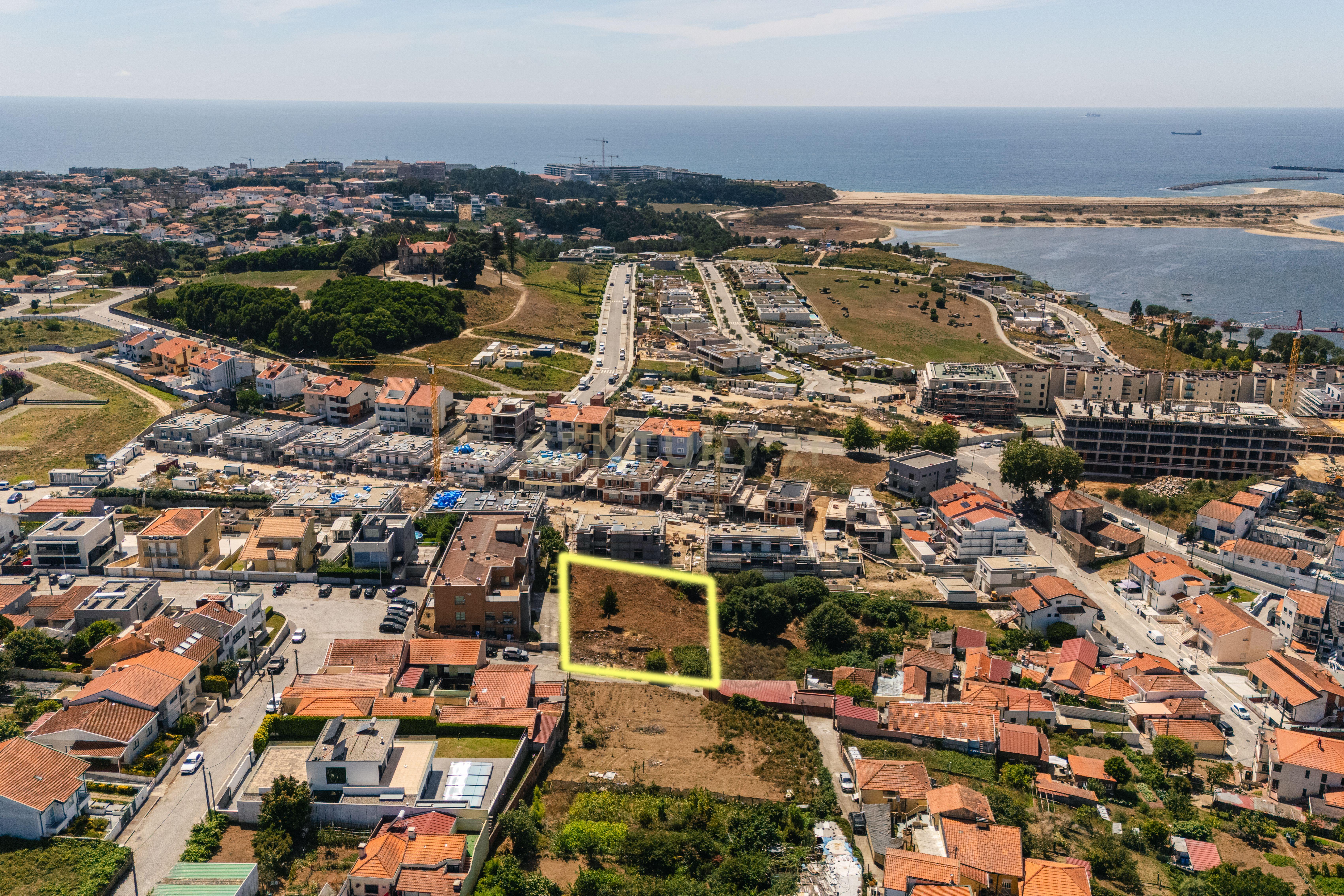 Fotografia 8 de Terreno com Projeto Aprovado em Canidelo, Vila Nova de Gaia