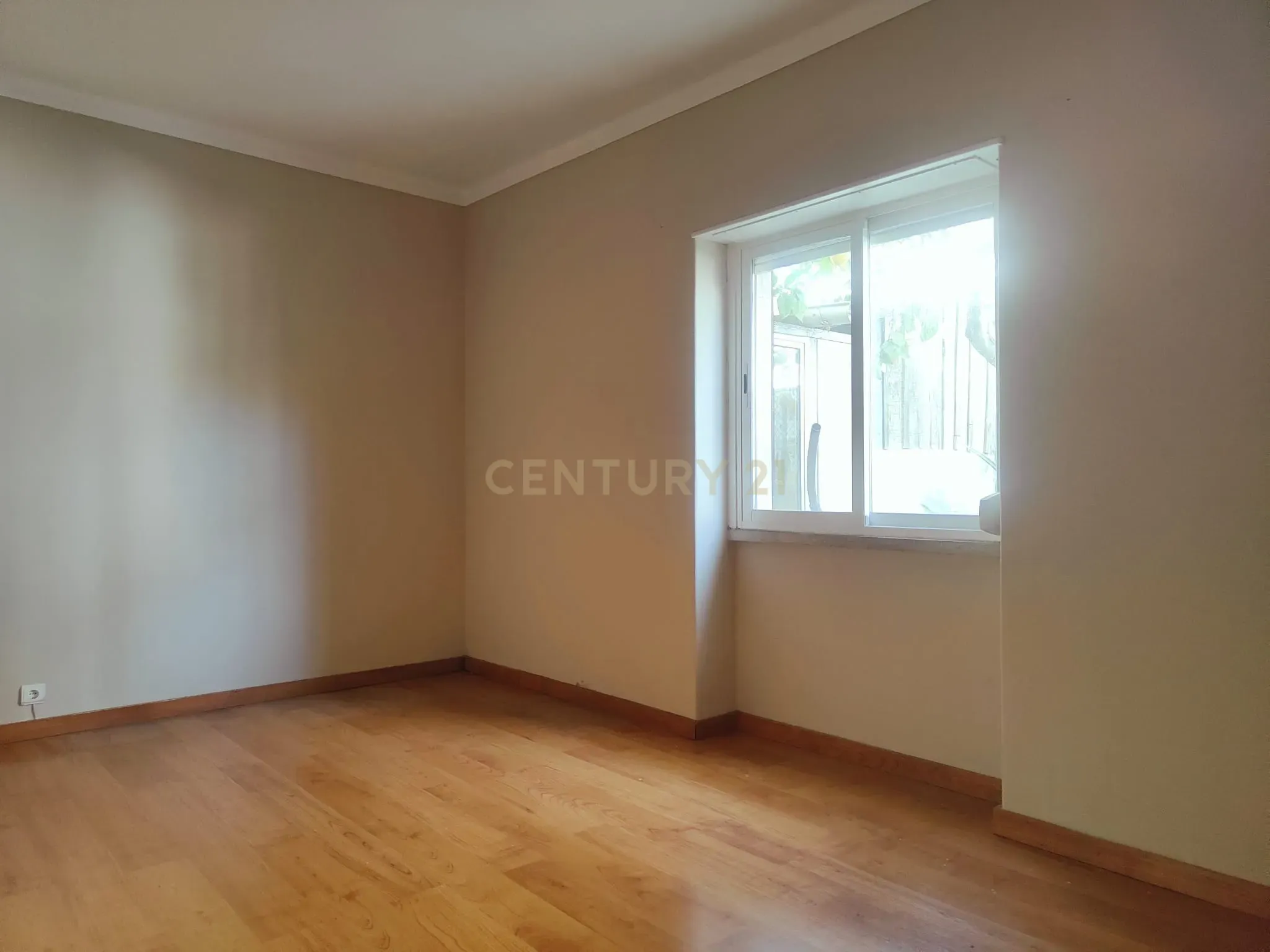 Prédio Bi-Familiar T2 e 2 Anexos Tipologia T1 Em Zona Residencial Tranquila Na Póvoa de Santo Adrião  - Image 48