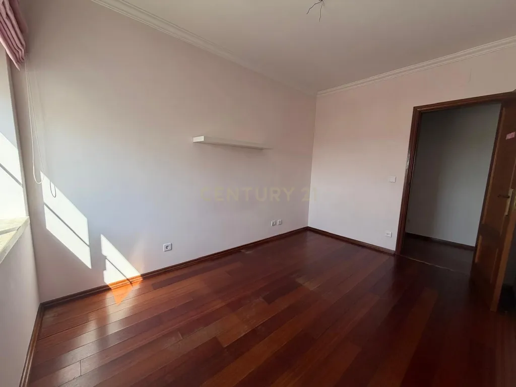 Apartamento T3 em Tomar com garagem e Localização Privilegiada - Image 14