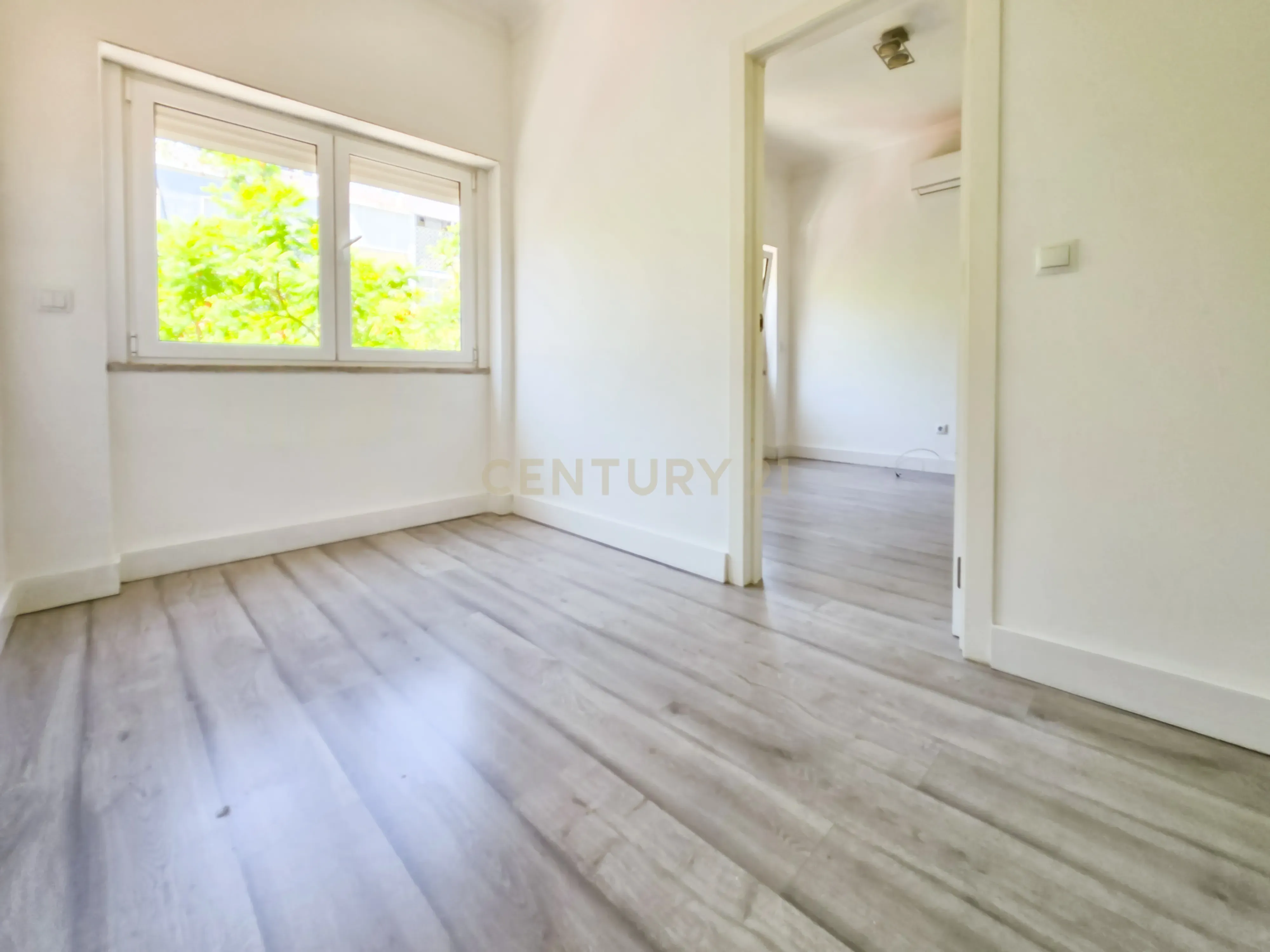 Fotografia 10 de Apartamento T2 Remodelado no Barreiro – Moderno, Versátil e Pronto a Habitar