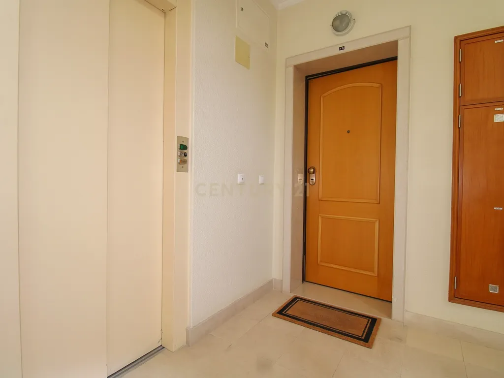 Apartamento T3 centro Palmela - Image 32