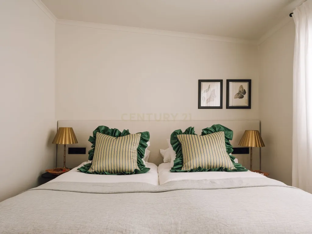 Apartamento T3 no Centro de Cascais com Licença de Alojamento Local - Image 13