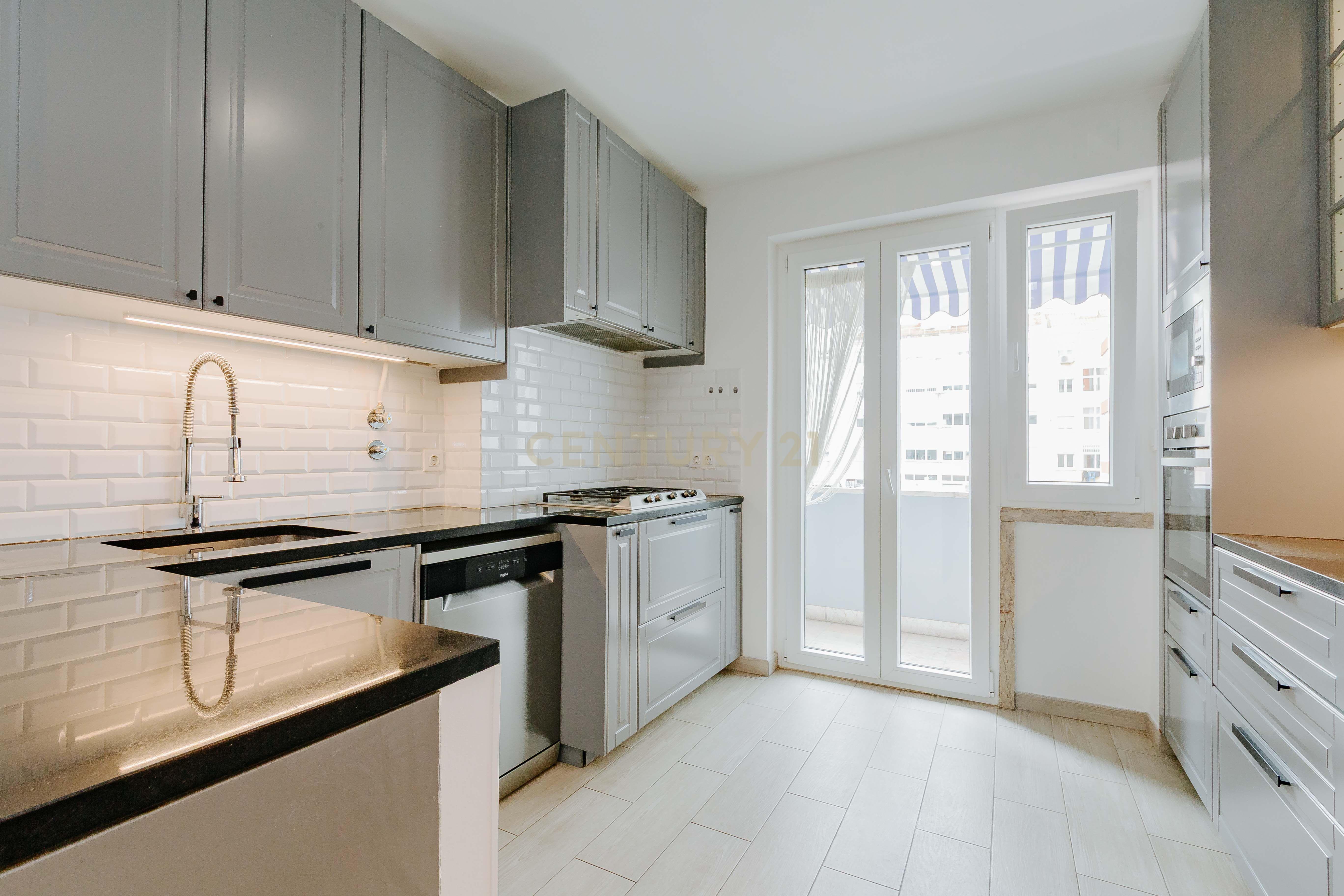 APARTAMENTO T5 REMODELADO SALDANHA LISBOA - Image 45