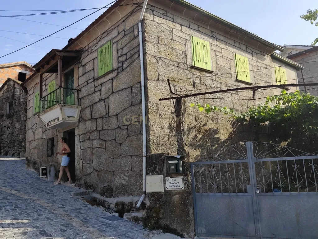Casa de Pedra com potencial no coração do Gerês - perto do Lindoso - Image 1