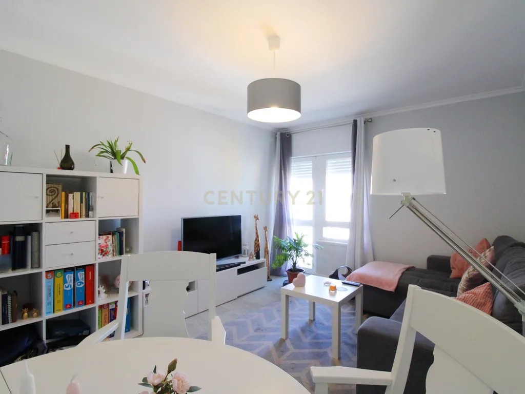 ✨ Oportunidade Única – T2 no Monte da Caparica ✨ - Image 3