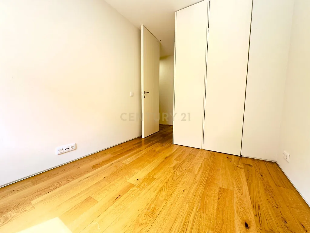 T2 duplex na rua de Cedofeita - Image 9