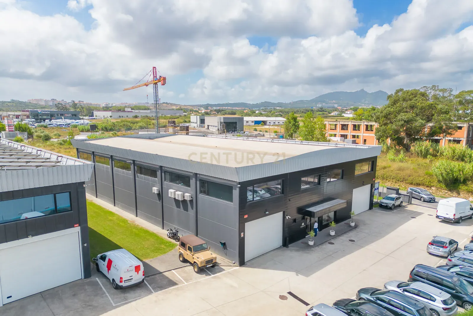 Excelente Oportunidade Empresarial: Conjunto de 3 Armazéns Integrados com 1.400 m² de Área Total