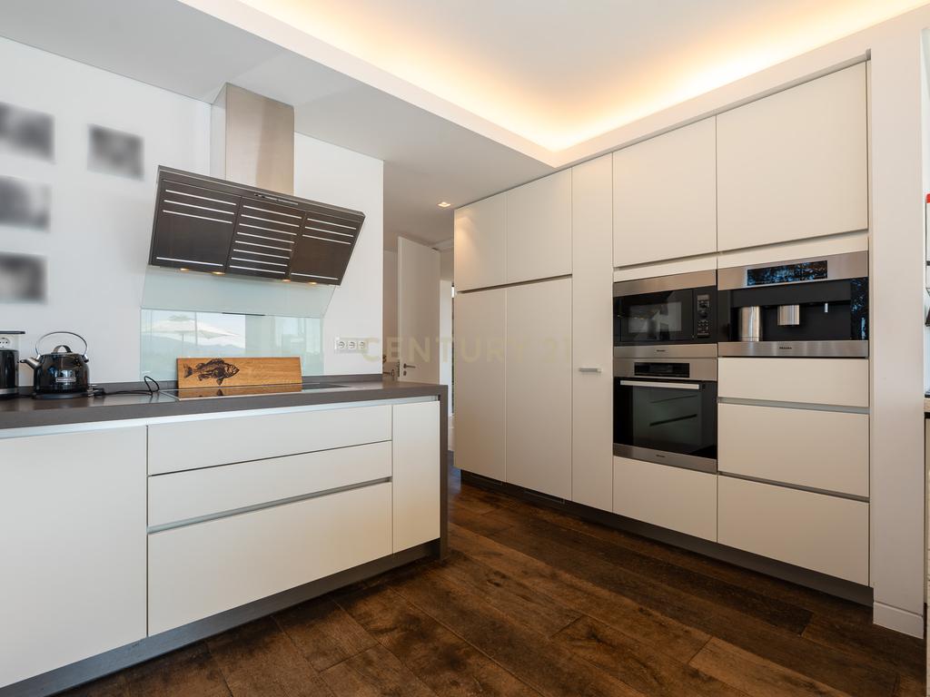 Moradia Exclusiva em Primeira Linha de Mar com Piscina Infinita / Tróia-Carvalhal - Image 18