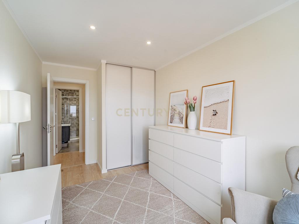 Apartamento T2 Remodelado na Torre da Marinha - Image 18