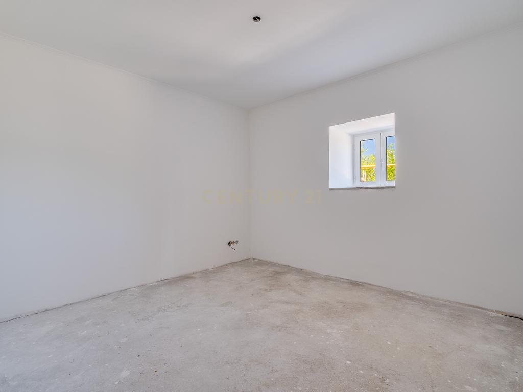 Personalize a Sua Casa – Moradia Terrea T2+2 em Fase de Acabamentos com 500m² de Terreno - Image 11