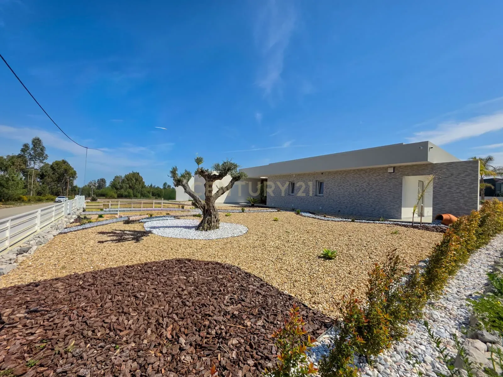 Fotografia 5 de Vila Alegre / Fernão Ferro - Luxuosa moradia isolada térrea de 4 assoalhadas com arquitectura moderna inserida em lote de 2775 m²