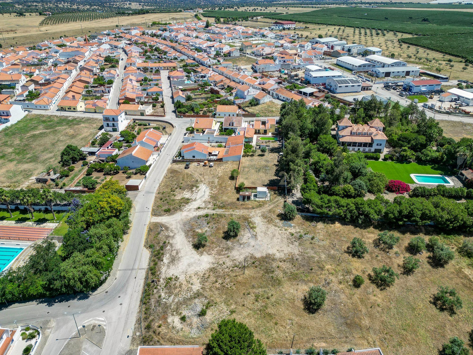 Fotografia 5 de Terreno Urbano com 2.500 m², capacidade construção de 1.500m2, habitacional