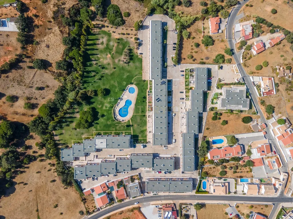 Apartamento Duplex em condomínio privado com piscina, e grande zona verde. - Image 32