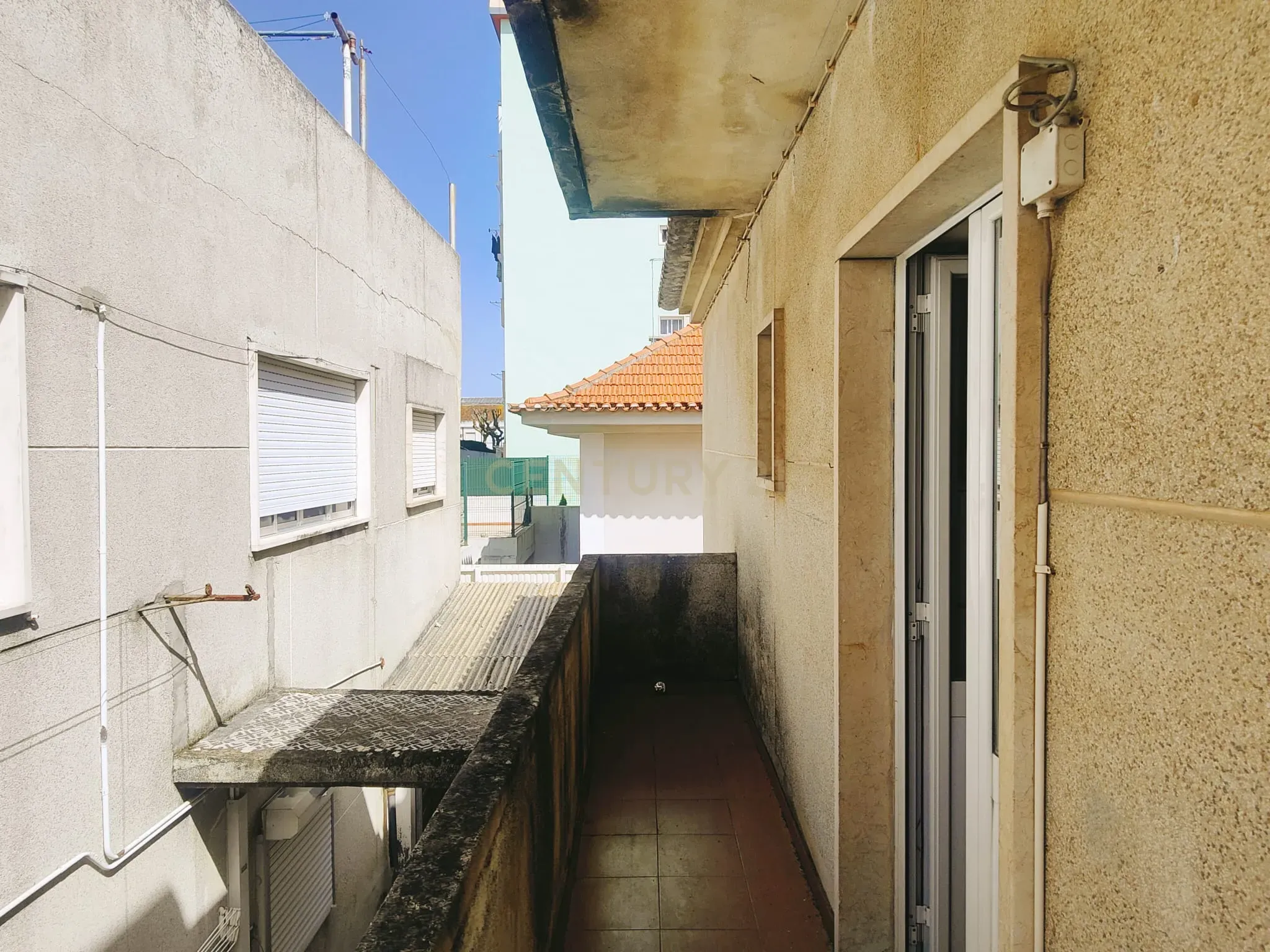 Prédio Bi-Familiar T2 e 2 Anexos Tipologia T1 Em Zona Residencial Tranquila Na Póvoa de Santo Adrião  - Image 32