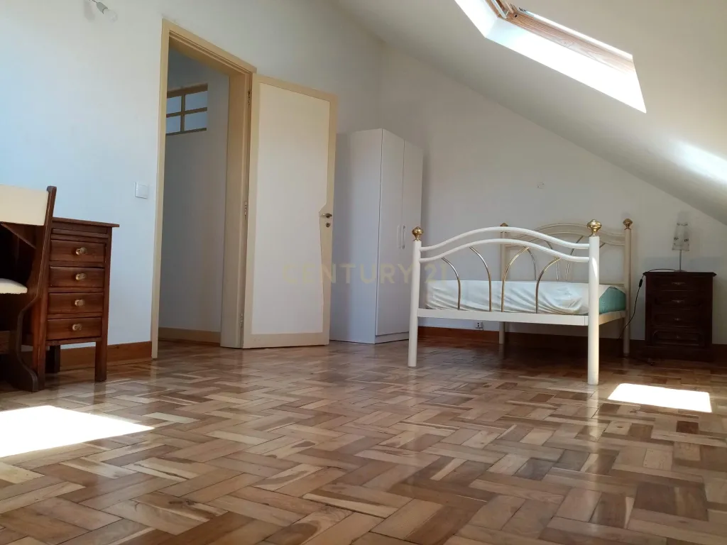 Apartamento T3+1 com logradouro e estacionamento privativos e sótão independente rentabilizado – Bairro Norton de Matos - Coimbra - Image 37