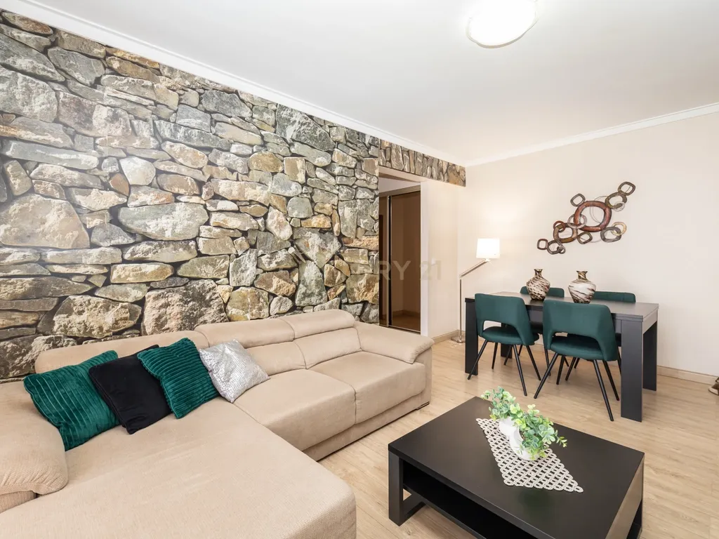 Apartamento T2 - Feijó com varanda - Image 2