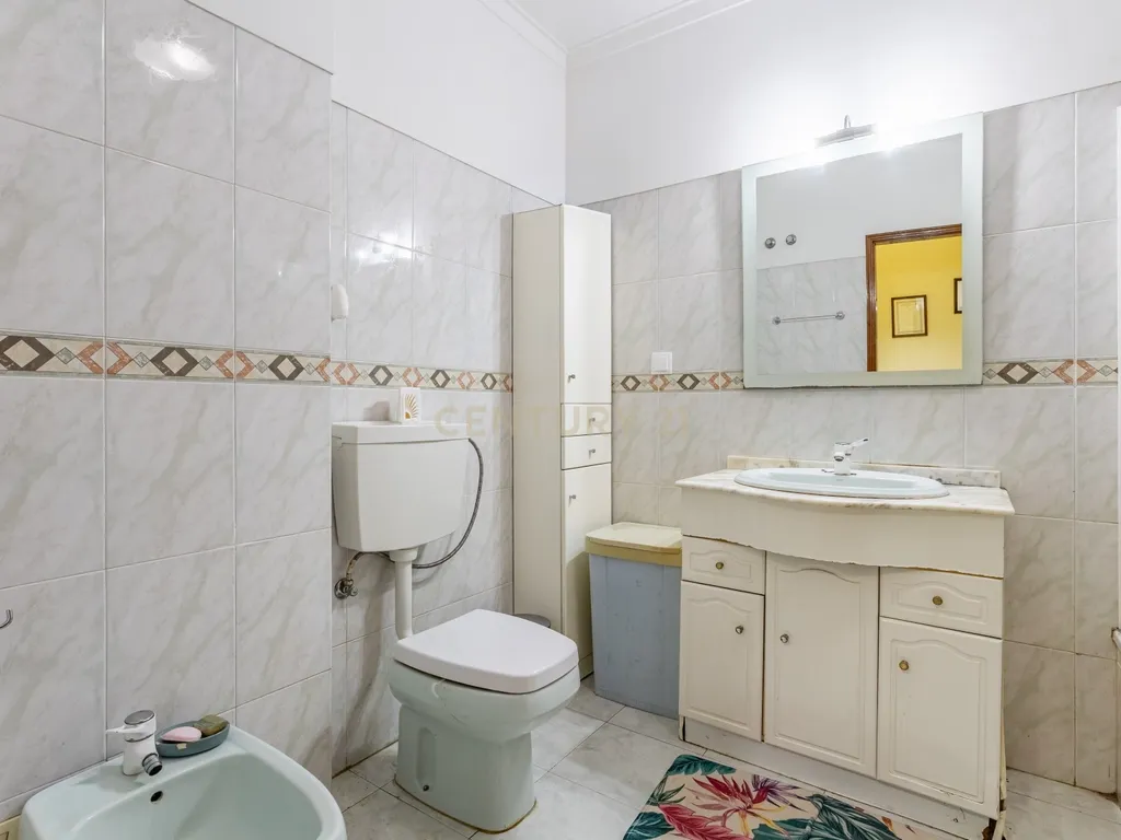 T3 Espaçoso em Excelente Localização- Quinta do Conde - Image 18