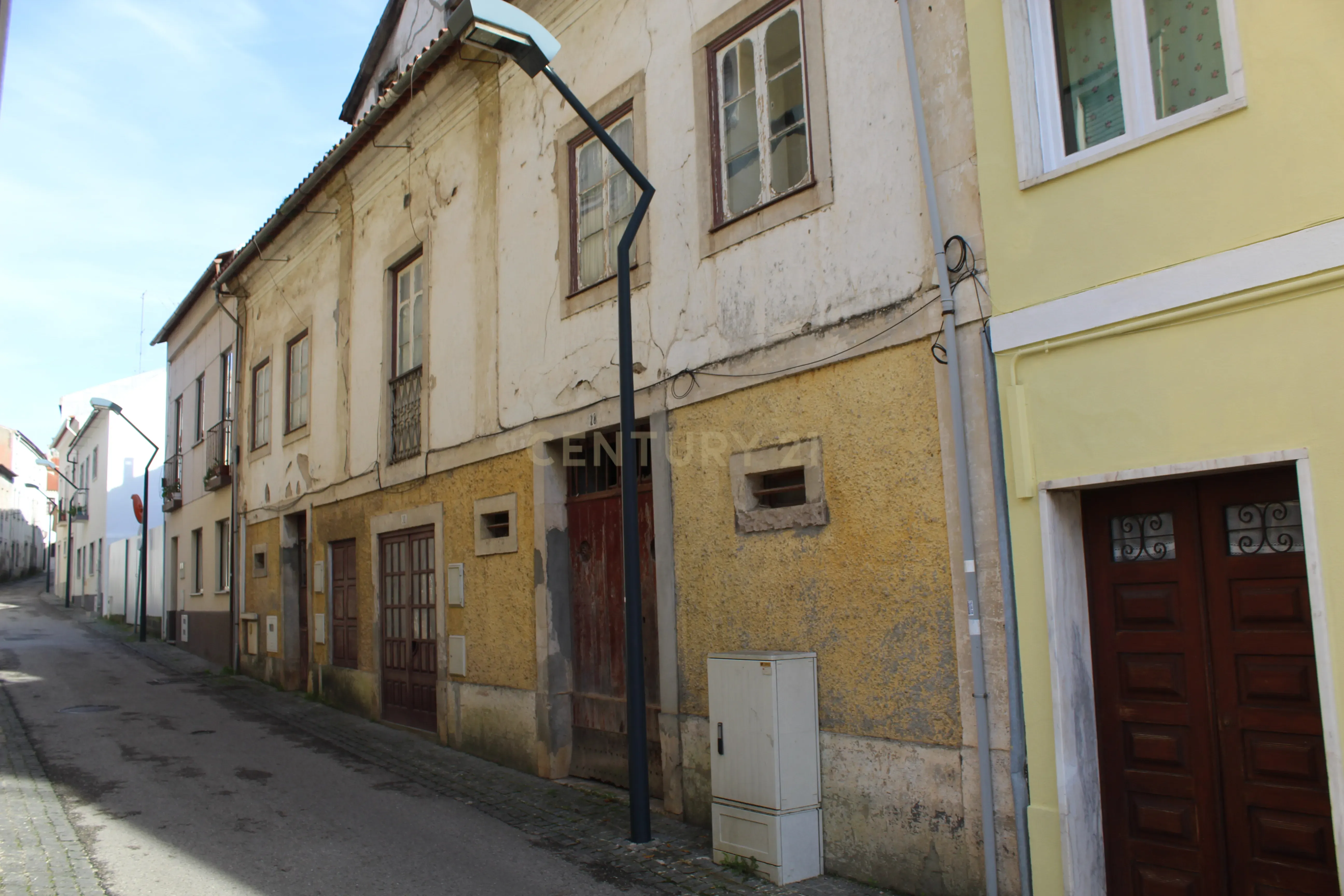 Moradia em Zona Histórica com Projeto aprovado para Prédio em Pombal