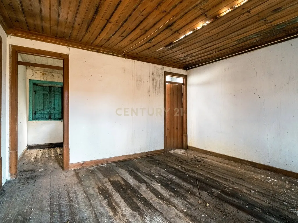 Moradia T7 com Enorme Potencial em Lote Total de 5.611 m² - Image 18