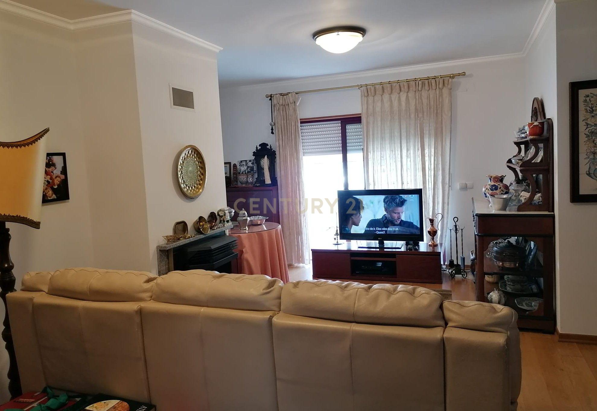 Fotografia 6 de Apartamento T4 Duplex com varandas e Terraço - Lugar de Garagem na cave em Condomínio Privado – Évora