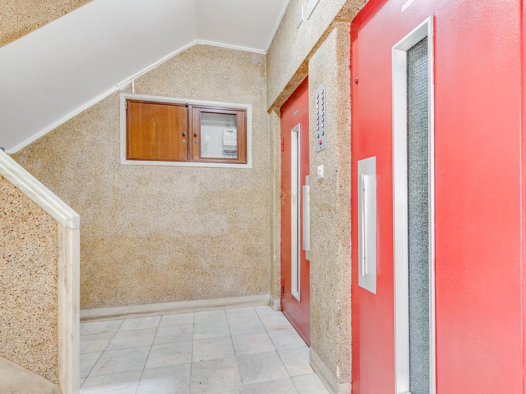 Apartamento T4 com Boas Áreas - Prt Av. Cidade Lourenço Marques - Olivais - Image 24