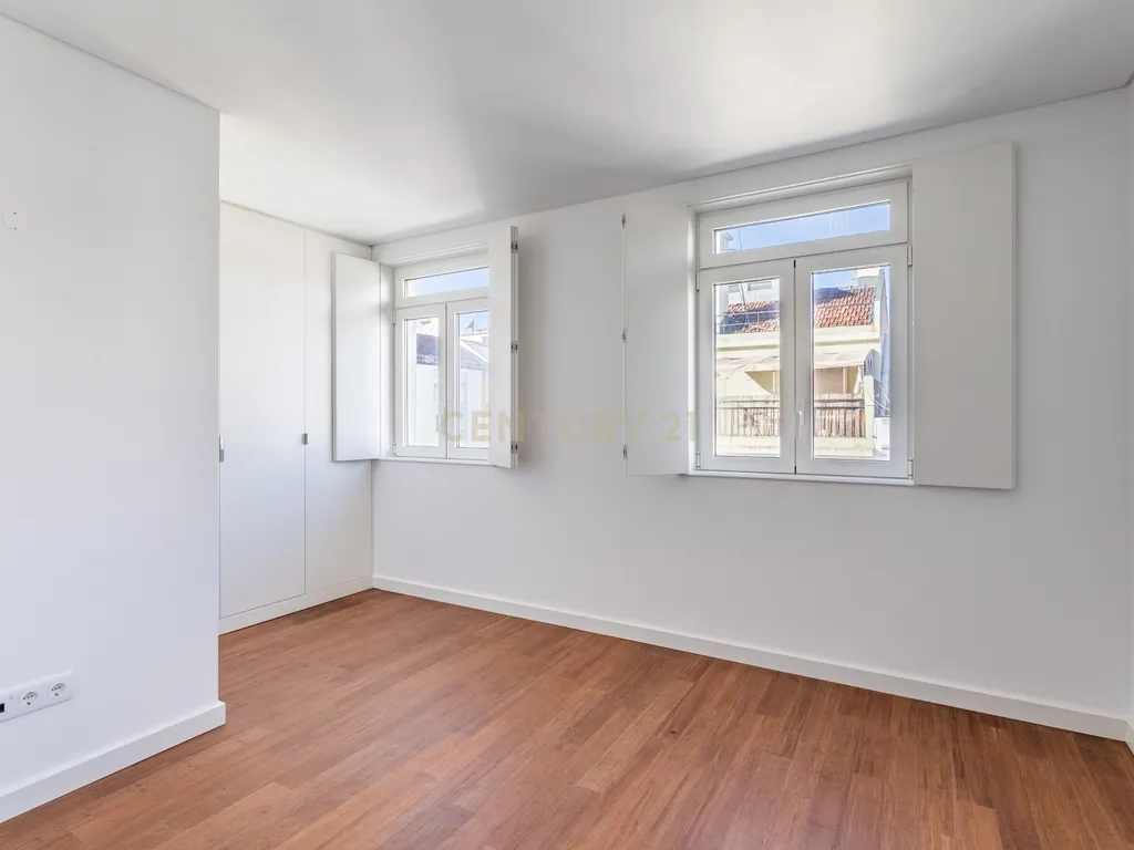 Apartamento T2 novo com varanda Rua Palmira Lisboa - Image 10