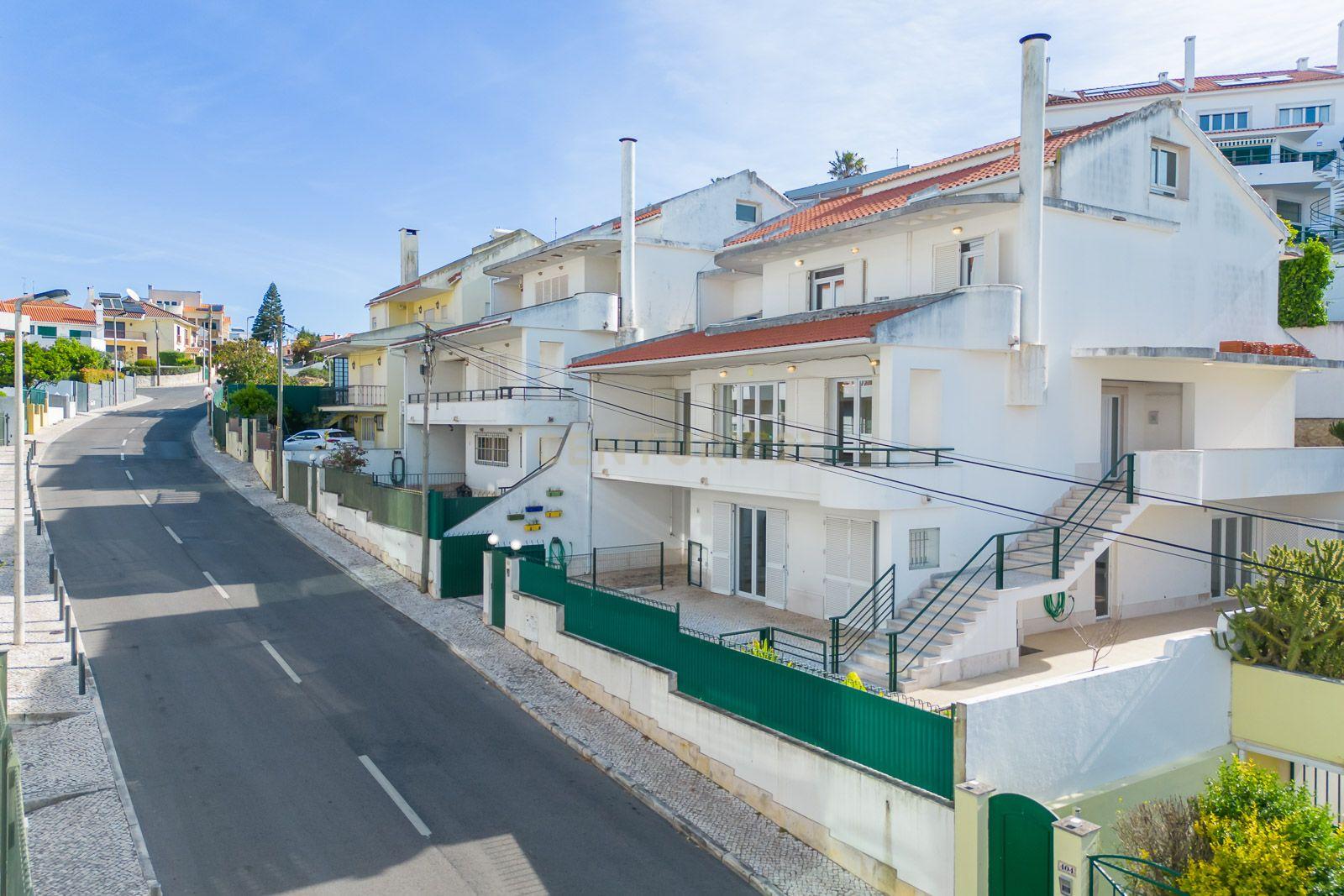 Fotografia 8 de Exclusiva Moradia na Parede com Vista de Mar e Apartamento T1 Independente