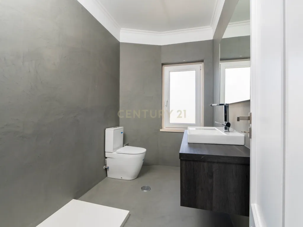 Apartamento Remodelado com Vista Mar na Ericeira, lugar de parqueamento - Image 14
