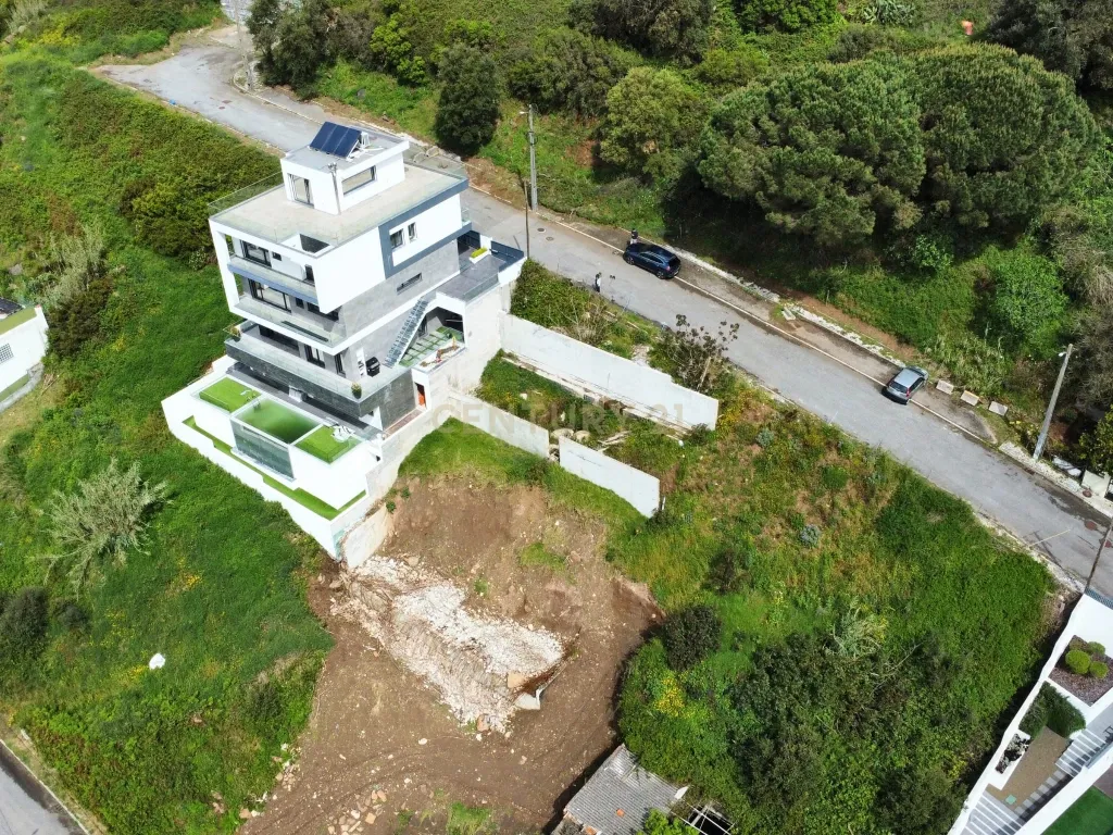 Terreno para construção na Ramada, Odivelas - Image 1