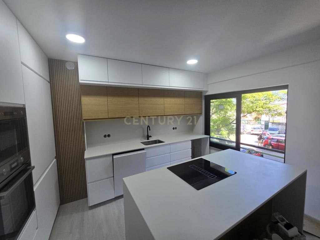 Apartamento  T3 em  Almada  Rua Ramiro Ferrão - Image 3