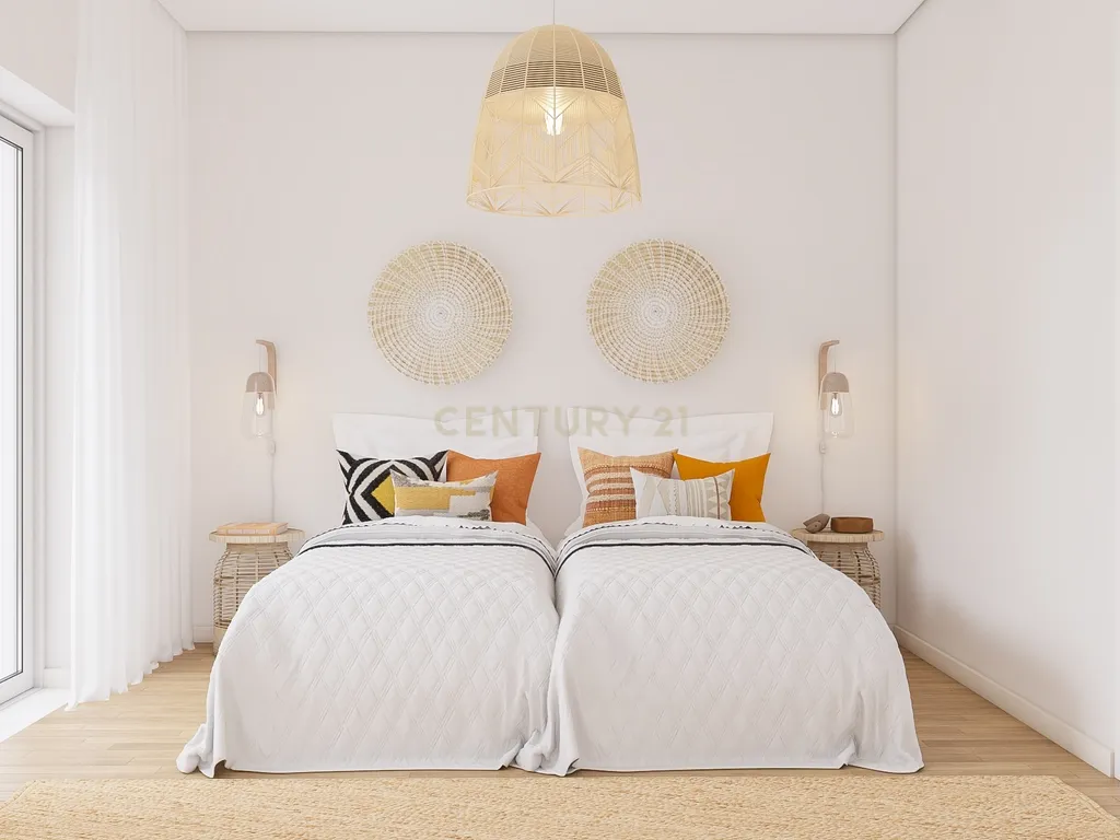 T3 transformado em T2 com três varandas e luz natural o dia todo – no coração da cidade - Image 20