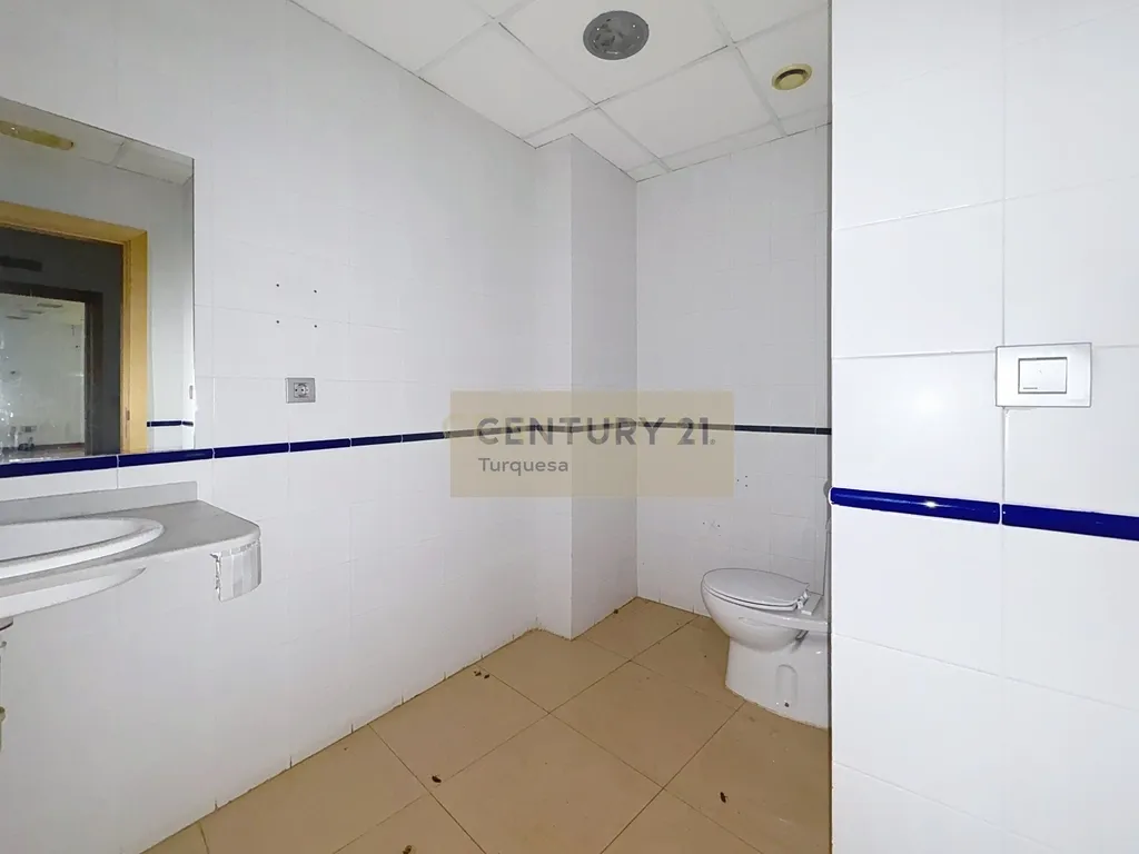 Amplo local comercial em Benalmádena, Málaga, com excelente localização - Image 21