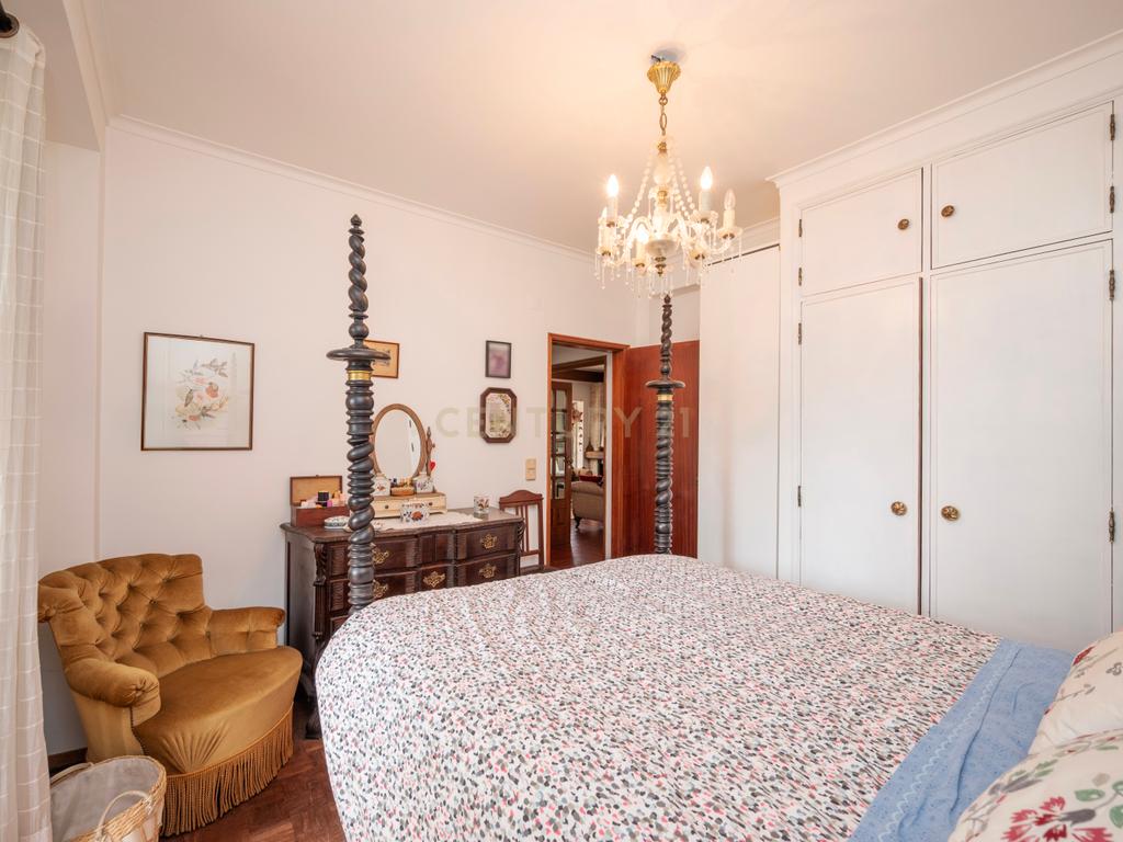 Moradia à Venda no Banzão, zona de Colares - Image 9