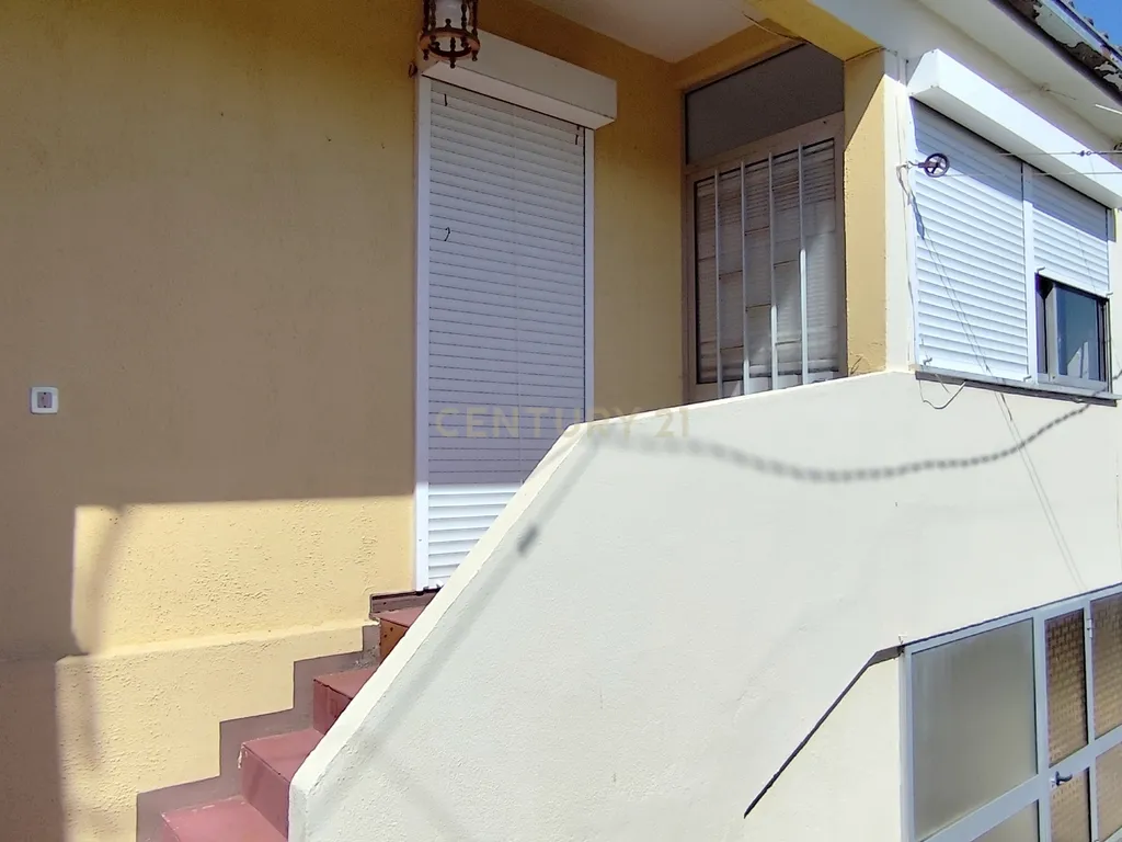Casa geminada de dois pisos com reabilitação parcial em Vidago / Chaves - Image 21