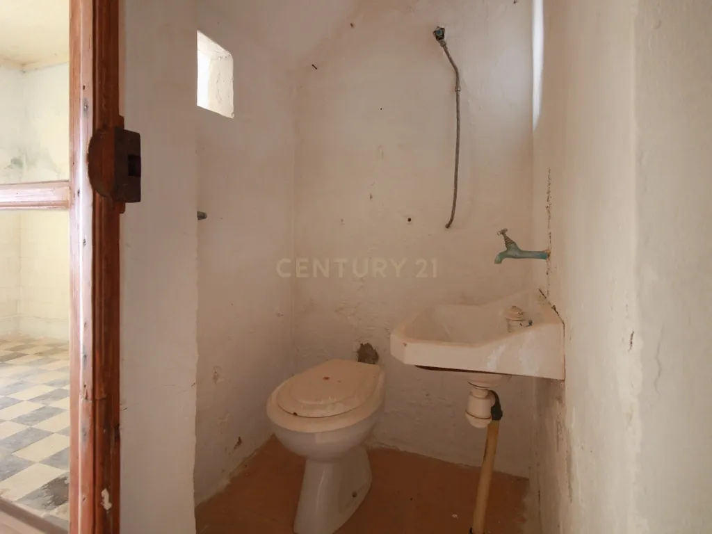 Apartamento e arrumos para venda em Borba - Image 8