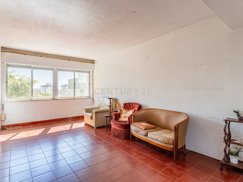 Apartamento T3 com Vista Rio nos Olivais, Lisboa - Image 2