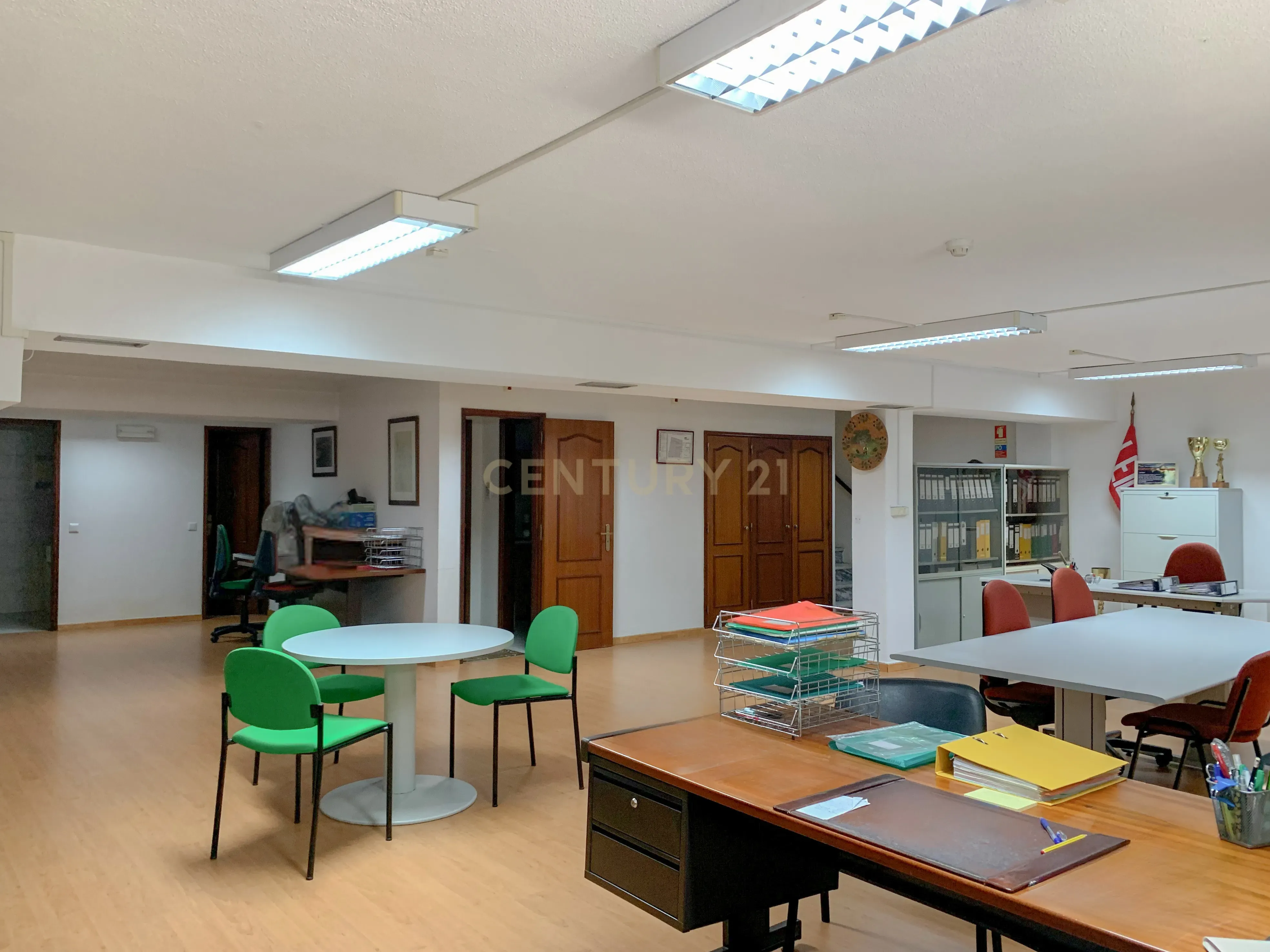 Fotografia 11 de Espaço comercial amplo e versátil com localização estratégica à venda em Setúbal