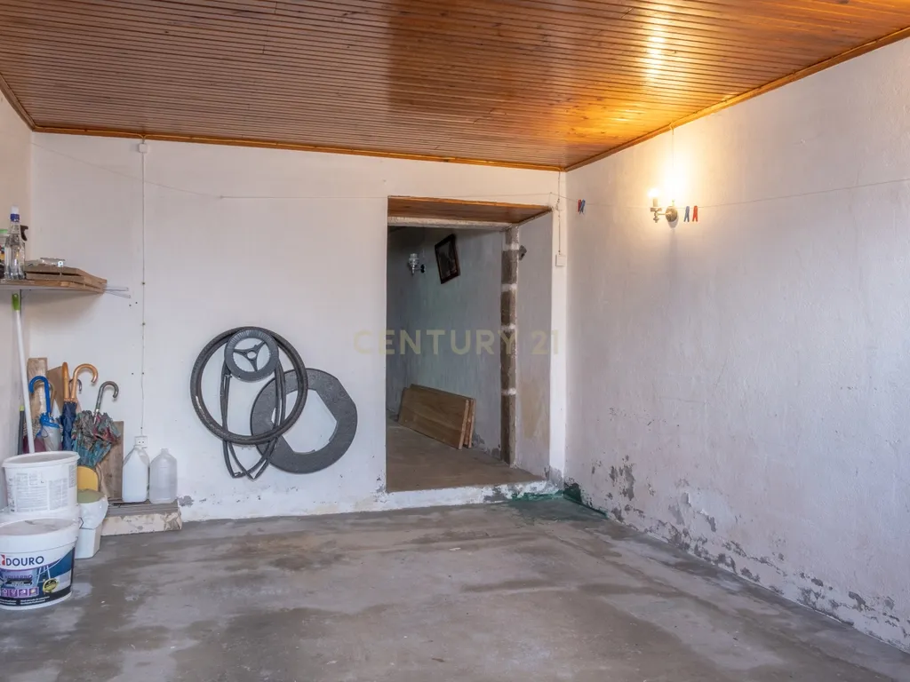Moradia T2 com Quintal no Centro da Ribeira Grande - Image 22