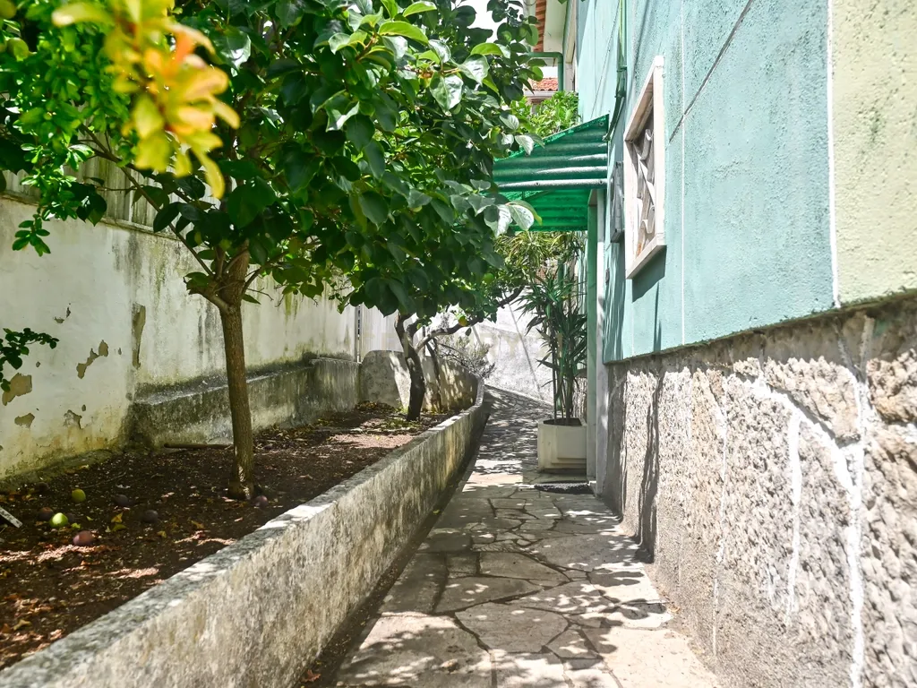 Moradia de gaveto com jardim, sotão e anexo - Porto Salvo (Oeiras) - Image 21