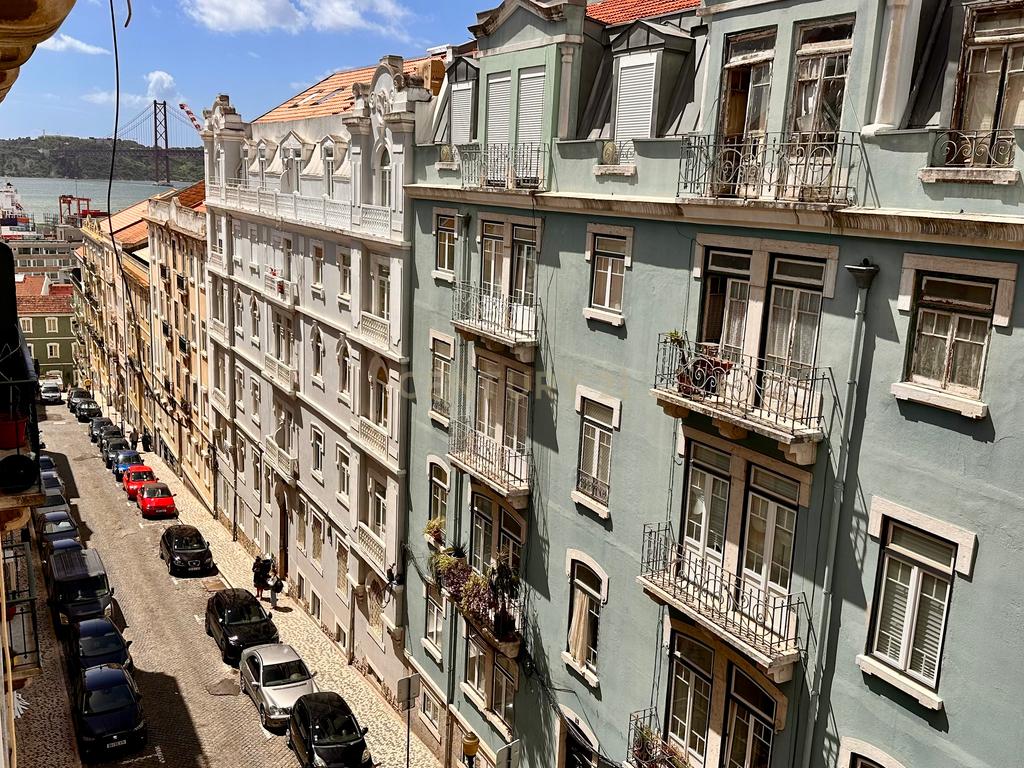Venda T3 na Estrela - APARTAMENTO INTEGRALMENTE REMODELADO COM VARANDA GENEROSA - Image 29