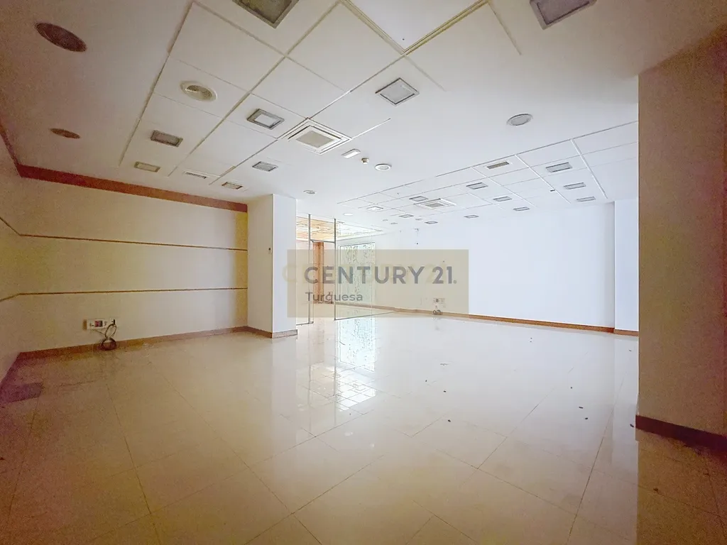 Amplo local comercial em Benalmádena, Málaga, com excelente localização - Image 7