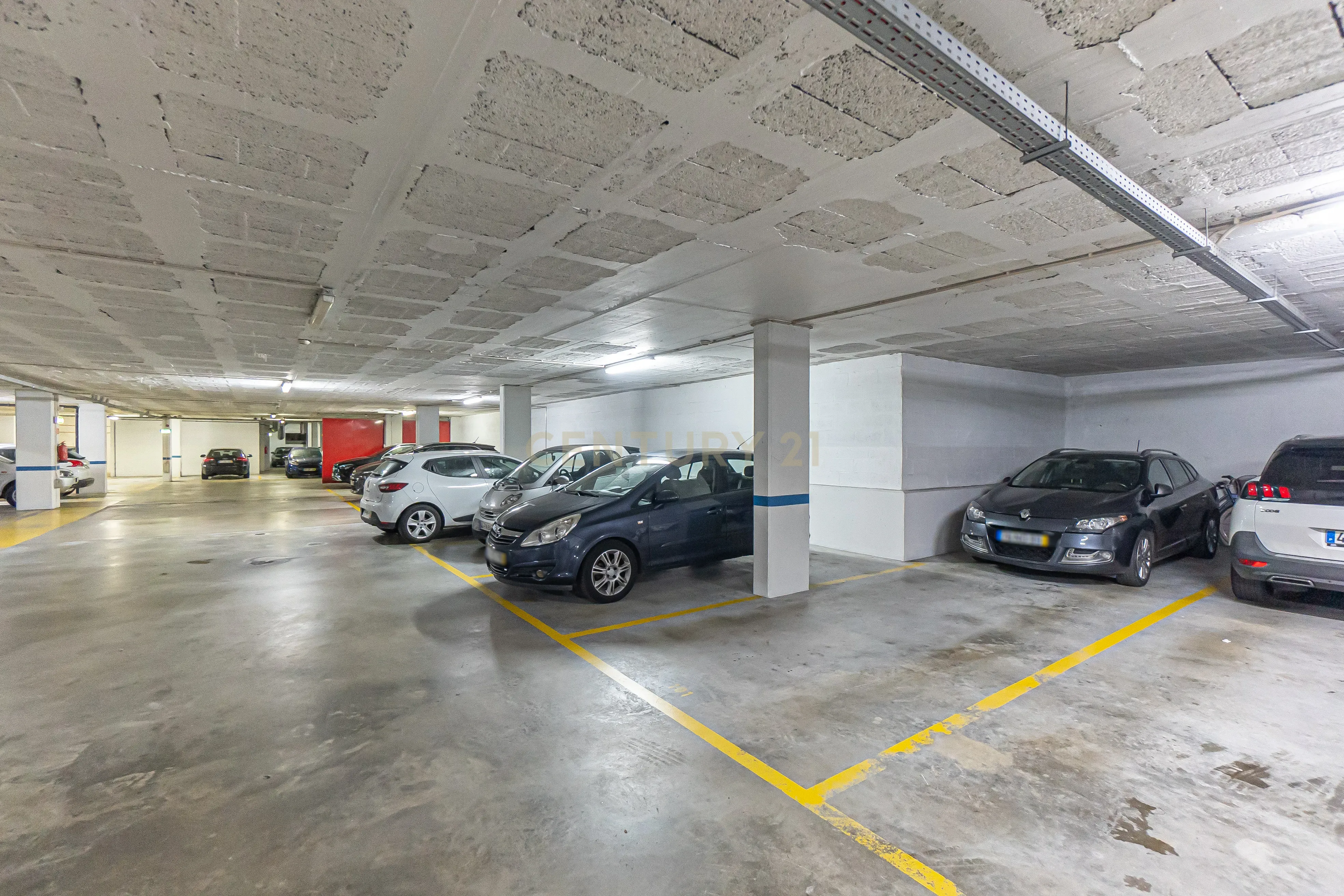 Apartamento T2 c/ lugar duplo de garagem , terraço 3 frentes vistas desafogadas . Próximo á Faculdade Fernando Pessoa. Arca dàgua Porto). - Image 13