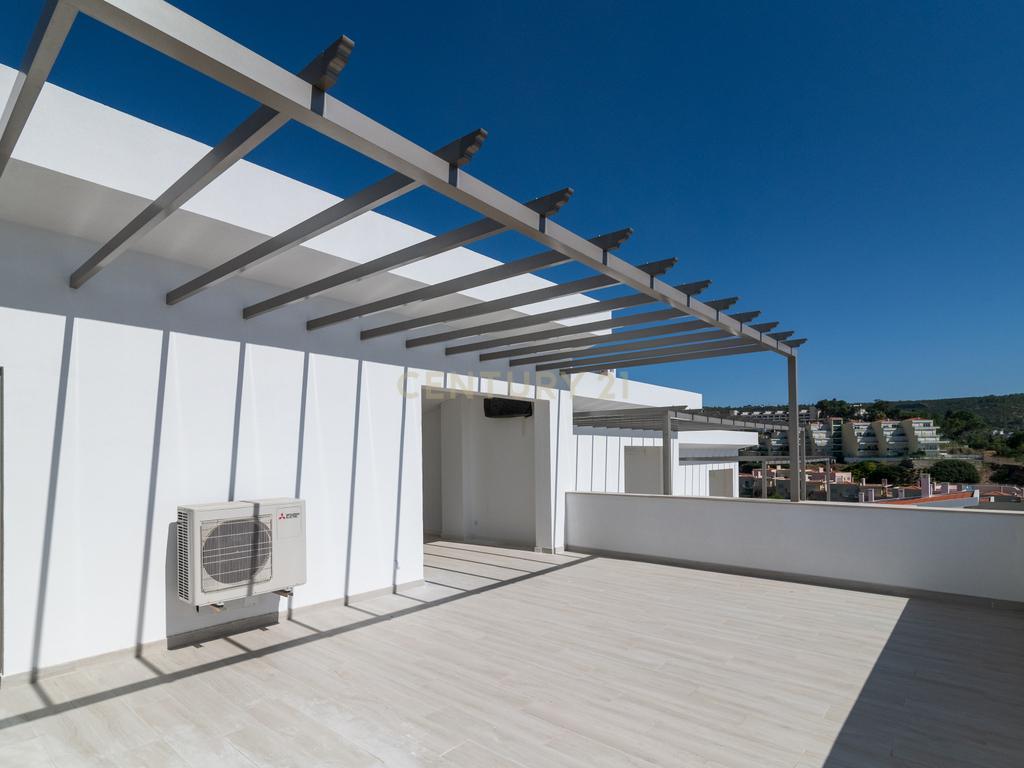 Condomínio Villas d’Ouro – Exclusividade e Conforto no Coração de Sesimbra - Image 4