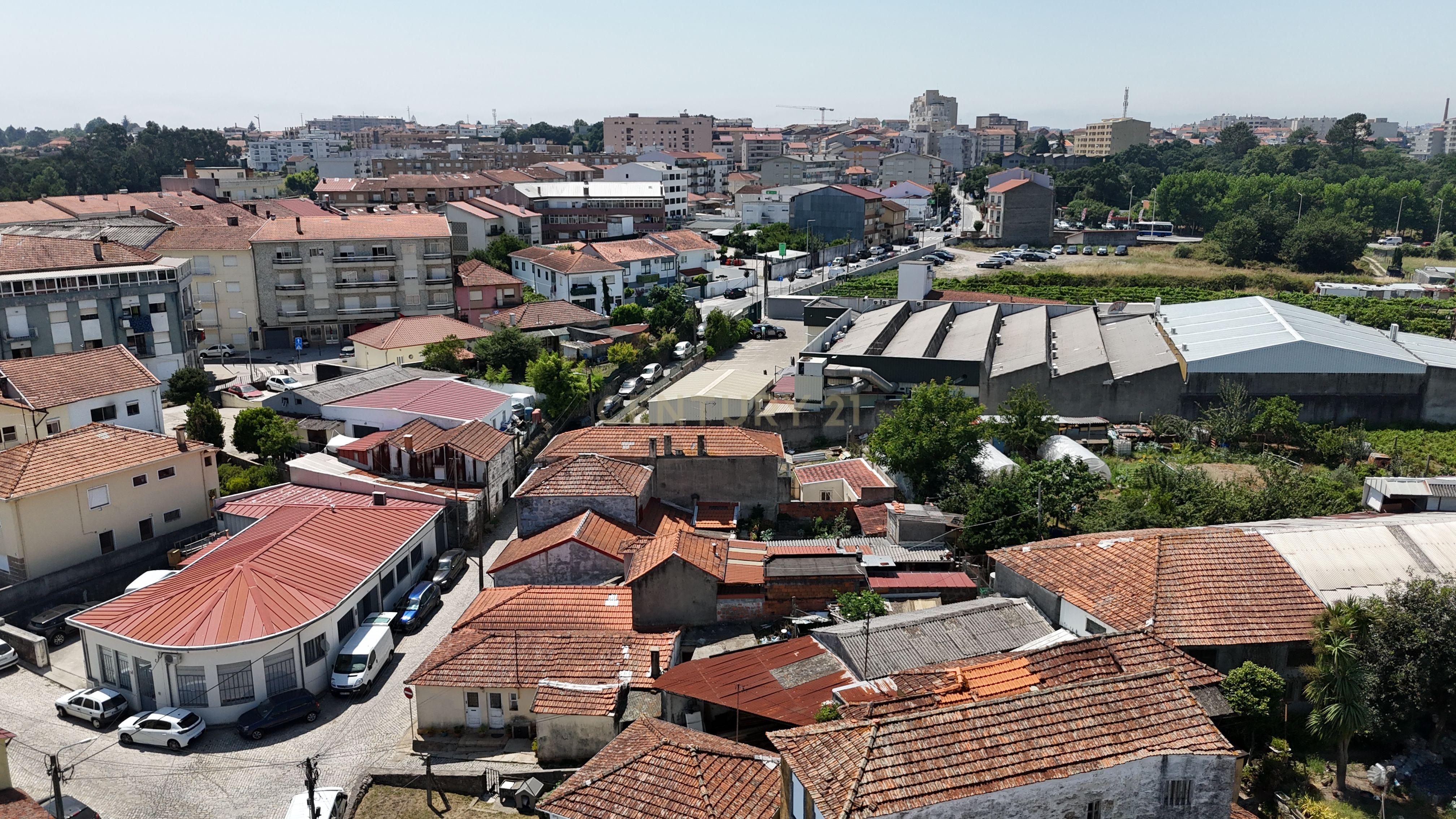Fotografia 8 de TERRENO PARA CONSTRUÇÃO EM FÂNZERES | METRO | 1714M2